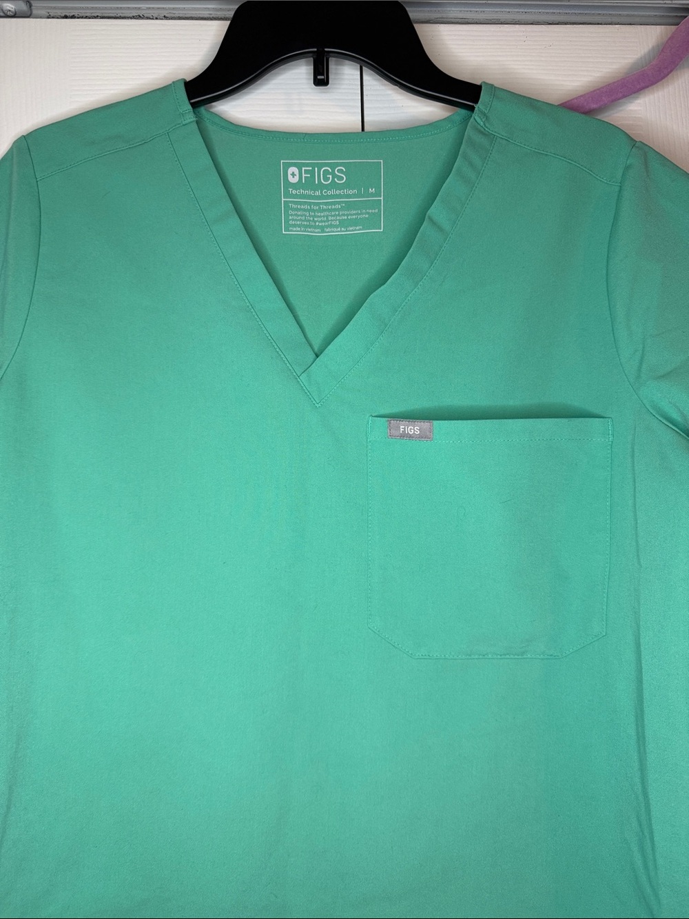 Figs Short Sleeve Scrub Set in Seafoam Green - Picture 2 of 3